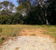 Vue depuis l'entr&eacute;e du terrain