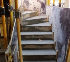 La descente de l'escalier.