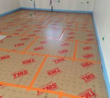 Isolant donc 
hourdie polystyr&Atilde;&uml;ne
dalle b&Atilde;&copy;ton
ravoirage
l'isolant
chape 
et pose du carrelage