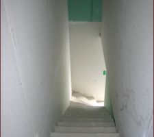 Cage d'escalier menant aux combles