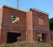 Montage de la charpente...