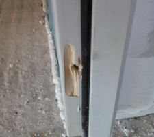 D&eacute;g&acirc;ts sur porte