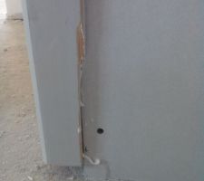 D&eacute;g&acirc;ts sur porte