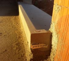 Seuil de la porte fen&ecirc;tre de 140cm de l'avant.