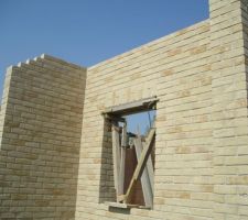 Angle gauche (garage) et fen&ecirc;tre buanderie