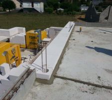 On &eacute;tanch&eacute;ifie histoire de ne pas avoir d'eau dans les murs de la maison en cas de pluie, en attendant l'&eacute;tanch&eacute;it&eacute; finale