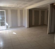 Vue sur salon et salle &agrave; manger