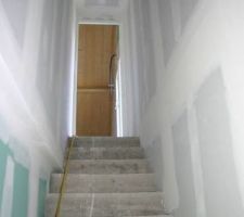 Escalier pour l'etage bandes faites