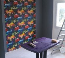 Peinture et tapisserie pos&eacute;e