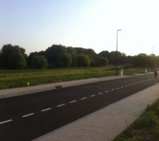 Le Terrain, en plein Ch&acirc;teauroux de 1121m2 exposer entr&eacute;e au Nord et vue d&eacute;gager sur une zone Natura 2000 et inondable au Sud.
Un bout de campagne et de nature en pleine ville sans avoir &agrave; craindre d'&ecirc;tre entour&eacute; de voisins.