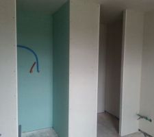 Douche et dressing en U de la chambre