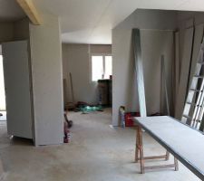 Tr&eacute;mie escalier et salon tv