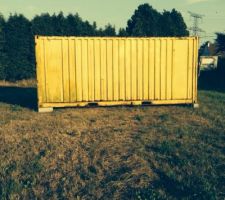 La cabane de chantier est arriv&eacute;e