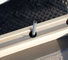 Premier rang de madrier, ancrage dans la dalle.