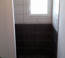Carrelage de la douche ! Reste les joints à faire