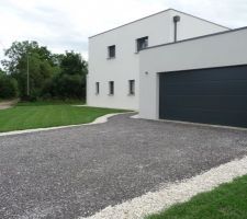 Entrée Garage .