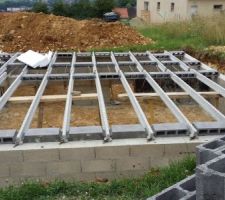 Poutrelles béton pour le futur garage.