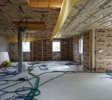 Isolation : membrane opt air au mur, et stop vap au plafond. 
300 de laine au plafond en pose crois&eacute;e et 100 au mur.