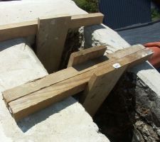 Système pour installer un plancher dans les conduits de cheminées.