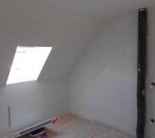 Le tuyau de la VMC des WC du bas (sous l'escalier)
