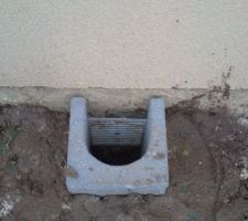 Parpaings U mis devant grilles vide sanitaire