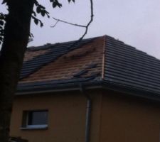 Le voile sous toiture deviens rouge, en effet les découpes de tuiles se font sur le toit ...
Bizarre