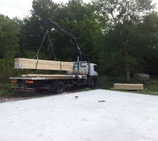 Réception des lambourdes ! cool, on va pouvoir démarrer !
sauf que j'ai pas assez controlé et c'est des longeurs de 5.1m alors qu'il me faut des 5.4m ... retour a l'envoyeur !