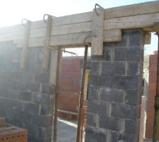 Coffrage au dessus porte hall