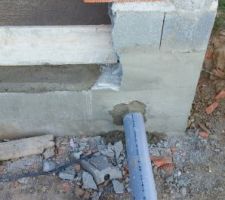 Sortie eaux pluviales des goutti&egrave;res cot&eacute; droit