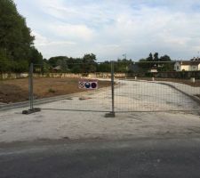 17/08/2014 : Le lotissement attend encore et toujours sa route.