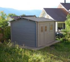 L'abri de jardin après peinture