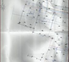 Partie gauche du lotissement (notre terrain se situ&Atilde;&copy; au dessus du bassin de r&Atilde;&copy;gulation (en bleu))