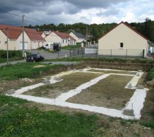 Vue d'ensemble des 14 premiers parpaings de chainage vertical.