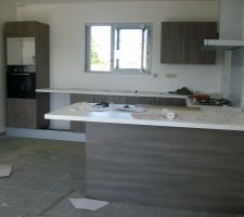 Montage de la cuisine quasi fini! (mon joli four!)