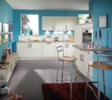 Notre cuisine "Ixina" - modèle "Cosy"
Là, elle n'est pas mise en valeur avec le mur bleu...