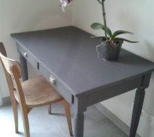 Restauration table finie! gris fonte de LM