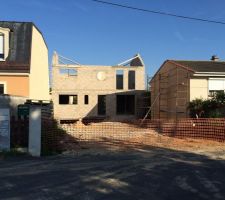 Notre maison S/sol   rdc   1 etage et les 2 pignons avant l'arret des travaux a cause des vacances