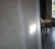 Cloisonnement entre le cellier et les WC