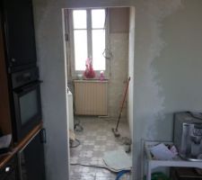 Reprise des arrêtes de l'ouverture de la cuisine vers le cellier