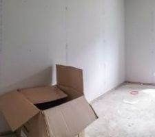 La futur dressing en travaux.