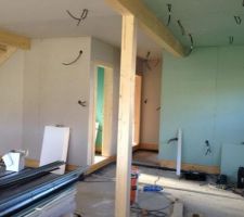 Placo pos&eacute; dans la pi&egrave;ce principale ici la cuisine.