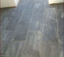 Carrelage de la sole de bain de l'étage