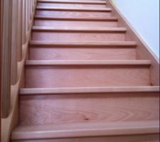 Et enfin hier nous avons vitrifié notre escalier première couche incolore brillant