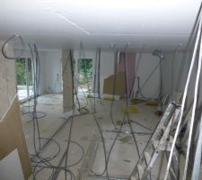 RDC en cours, plaque rose pour coupe-feu.