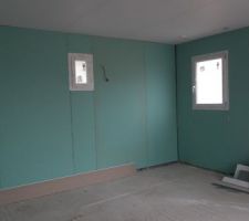 Le cloisonnement de la future SDB du RDC en plaques hydrofuges