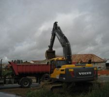 27/08/2014-Travaux de finition de voirie en cours... Juste devant chez nous :-)