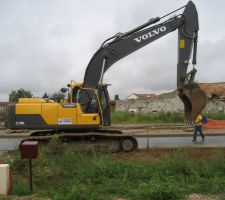 27/08/2014-Travaux de finition de voirie en cours... Juste devant chez nous :-)