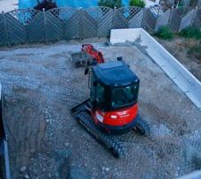 Préparation cour arrière avec mise en place des murs en L