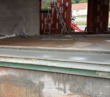 Seul de la porte fenêtre du séjour.