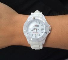 La pile de montre vient de me lâcher! Heureusement qu'il y a MP ! Petit cadeau qui sert ^^